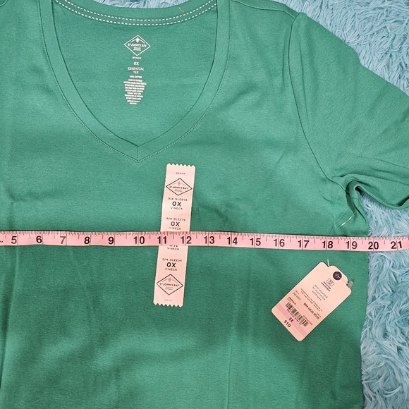 NWT St. John's Bay Essential Tee V-Neck 3/4 Sleeve Emerald Green Top Size 0X - Picture 6 of 7